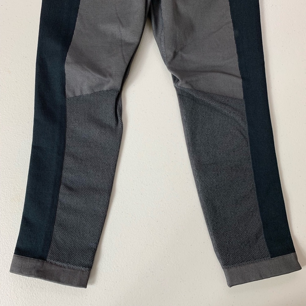 UA Heatgear Threadborne Compression Capri Leggings - Picture 6 of 7